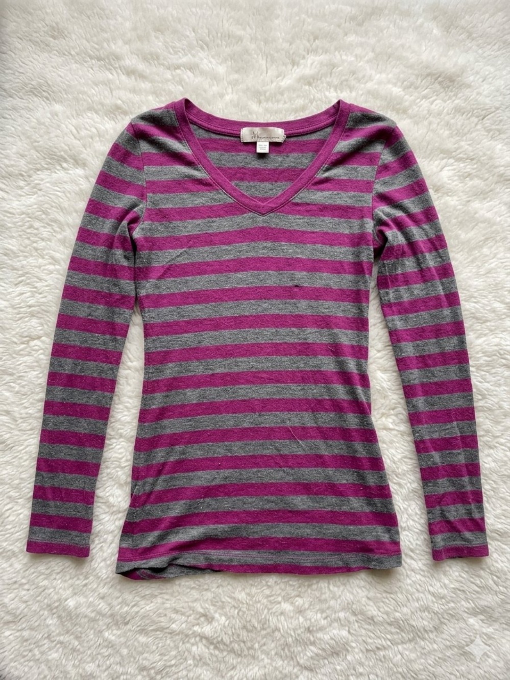 Derek Heart Gray and Magenta Striped V-Neck Long Sleeve Top Y2K